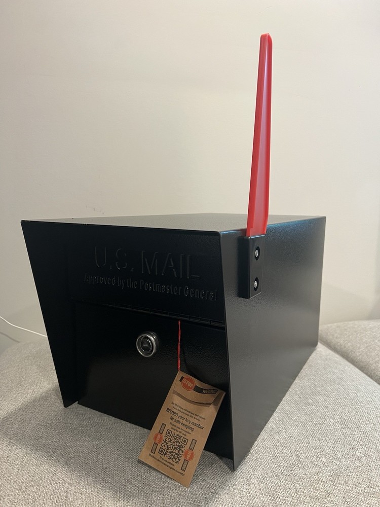Mail Boss 7506 Mail Manager Curbside Locking Security Mailbox - Black