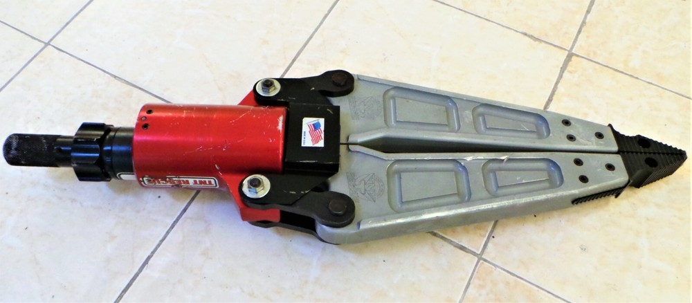 TNT Rescue S100- series Hydraulic Spreader.