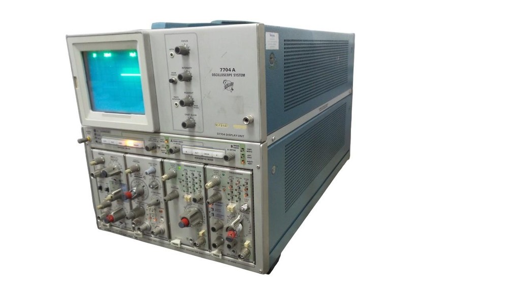 Tektronix 7704 A Oscilloscope System