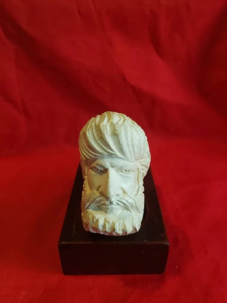 Gorgeous  Handcarved Meerschaum Pipe
