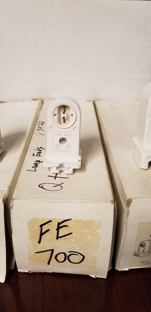 LEVITON ASSORTED LAMP HOLDERS