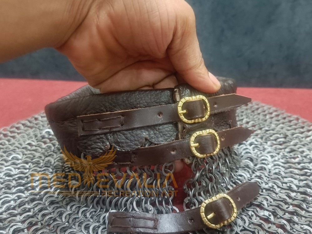 Bishop’s Mantle Chainmail – 8mm Flat Ring Collar with Leather Padding