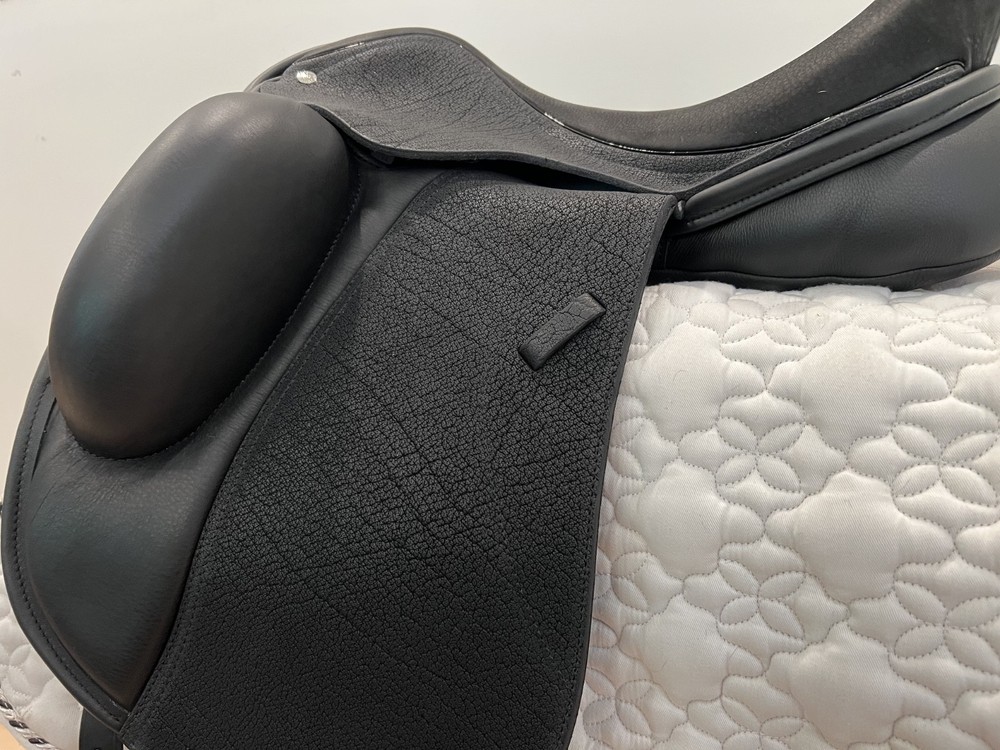 Custom Adantage R Saddle-Brand New-Never Ridden