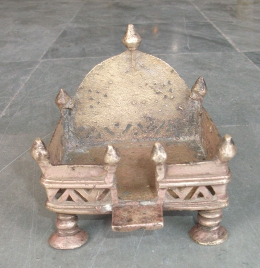 Vintage Brass Handcrafted Jali Cut Solid Heavy Stand/Throne, Nice Patina