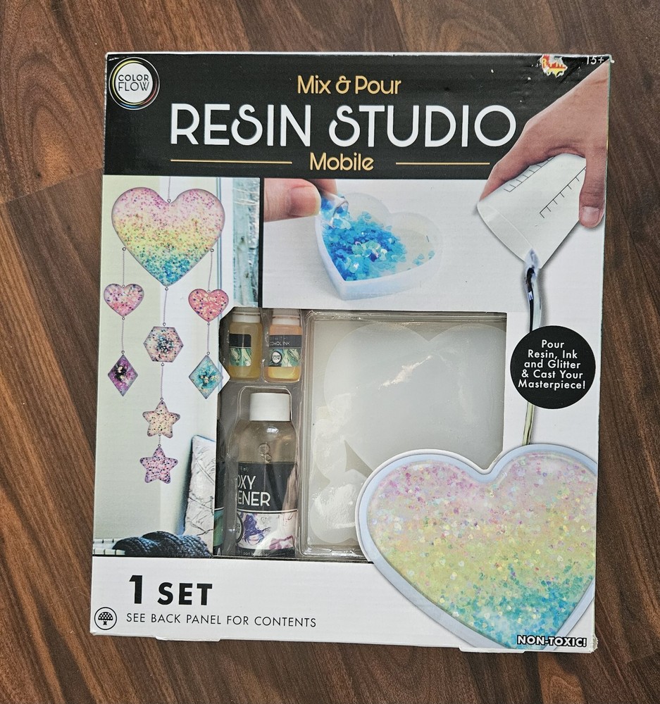 Resin Studio Mix & Pour Hanging Mobile Heart