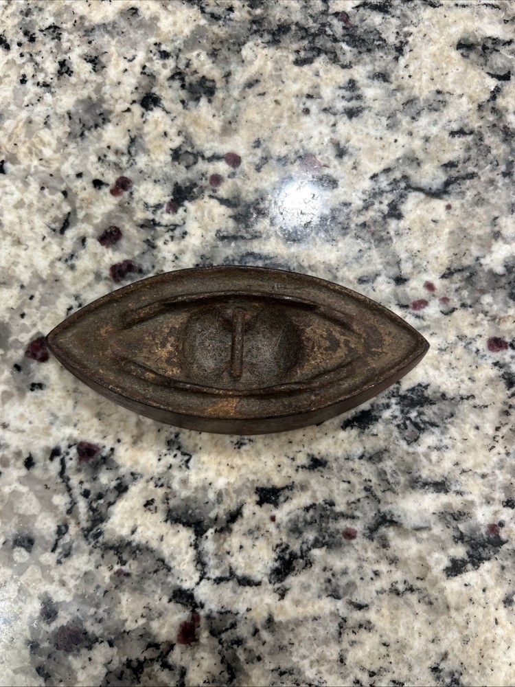 Vintage Cast Iron Sad Iron 4 1/2”Unbranded