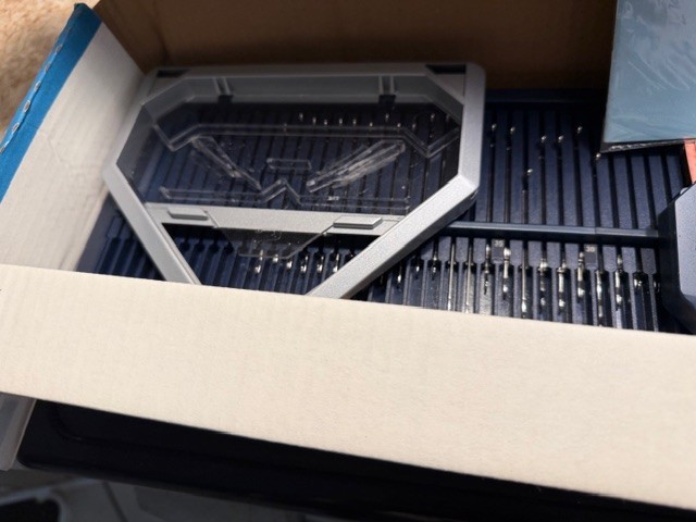 BOND Knitting machine with patterns, instructions, and accessories