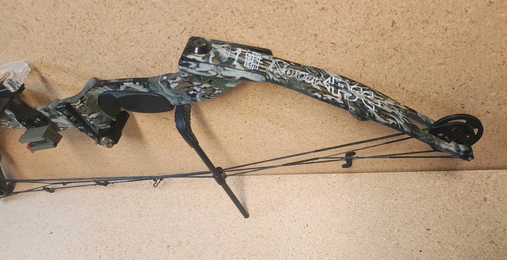 Vintage PSE Nova Compound Bow, Right hand, Mossy Oak Camo