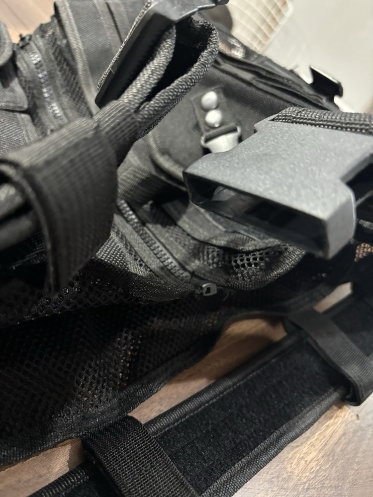 Black Cross Draw Tactical Vest, Brand Unknown