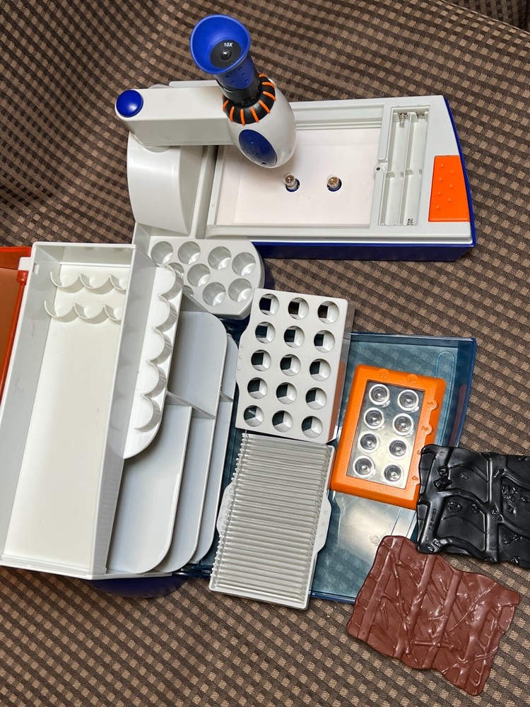 2002 Discovery Kids Ultimate Forensics Science Whodunit? Lab Kit Microscope Set