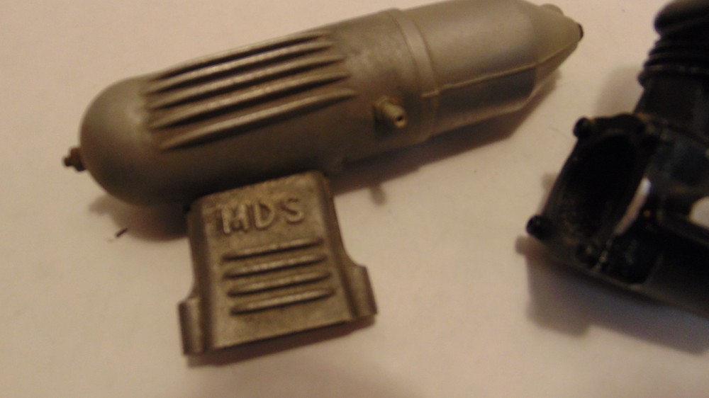 VINTAGE MDS .40 ENGINE w/MUFFLER