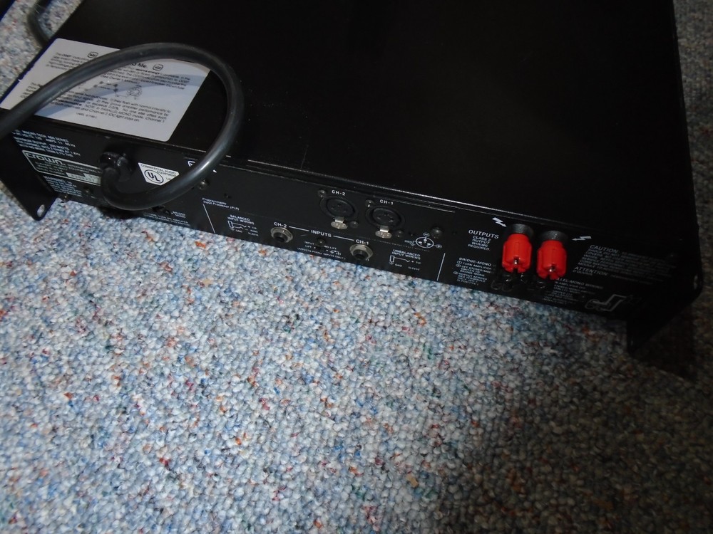 CROWN MACRO-TECH 600, 2 CHANNEL POWER AMPLIFIER