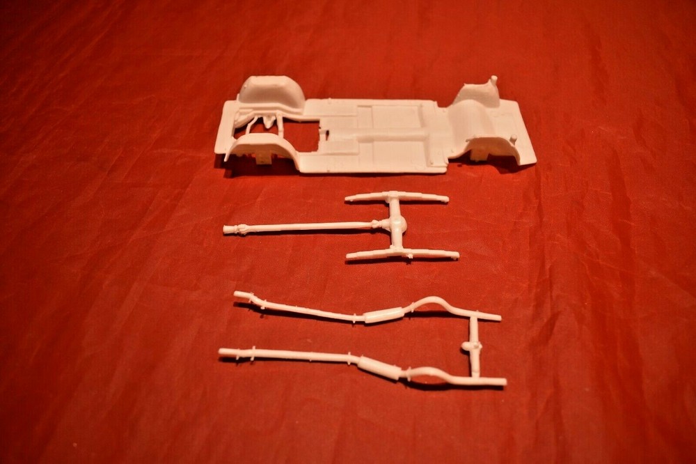 AMT 1971 Ford Mustang Mach1 Chassis 1/25
