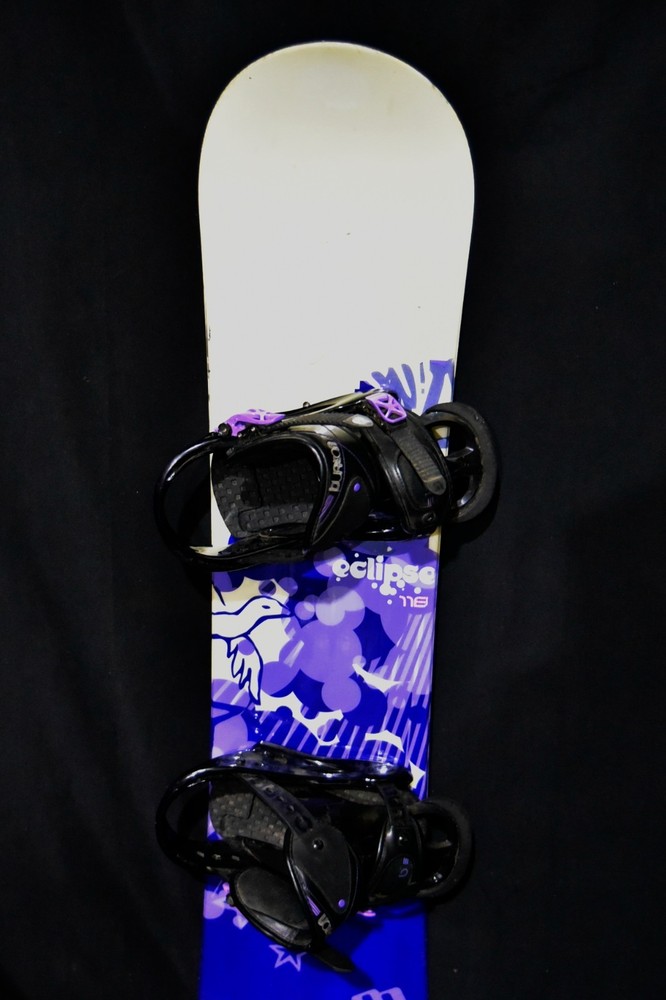 MORROW ECLIPSE SNOWBOARD SIZE 118 CM WITH BURTON SMALL BINDINGS