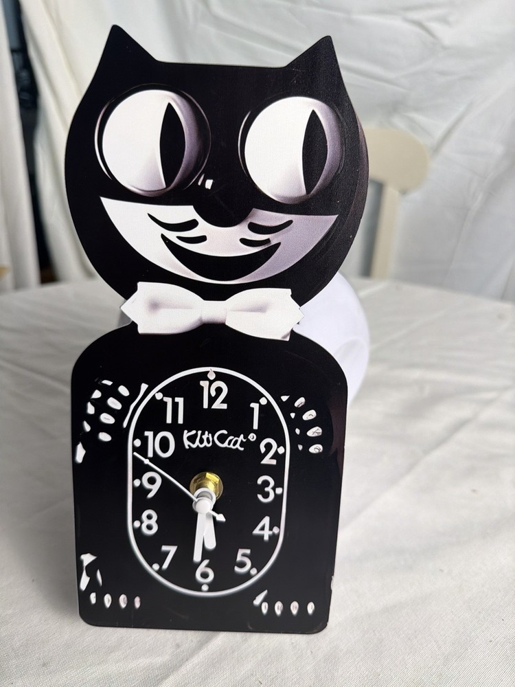 kit kat clock