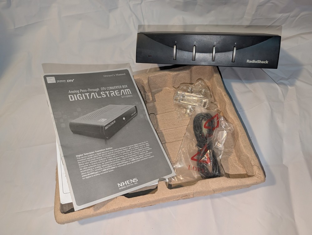 Digital Stream DTX9950 Analog DTV Converter Box Pass-Through w/ Remote