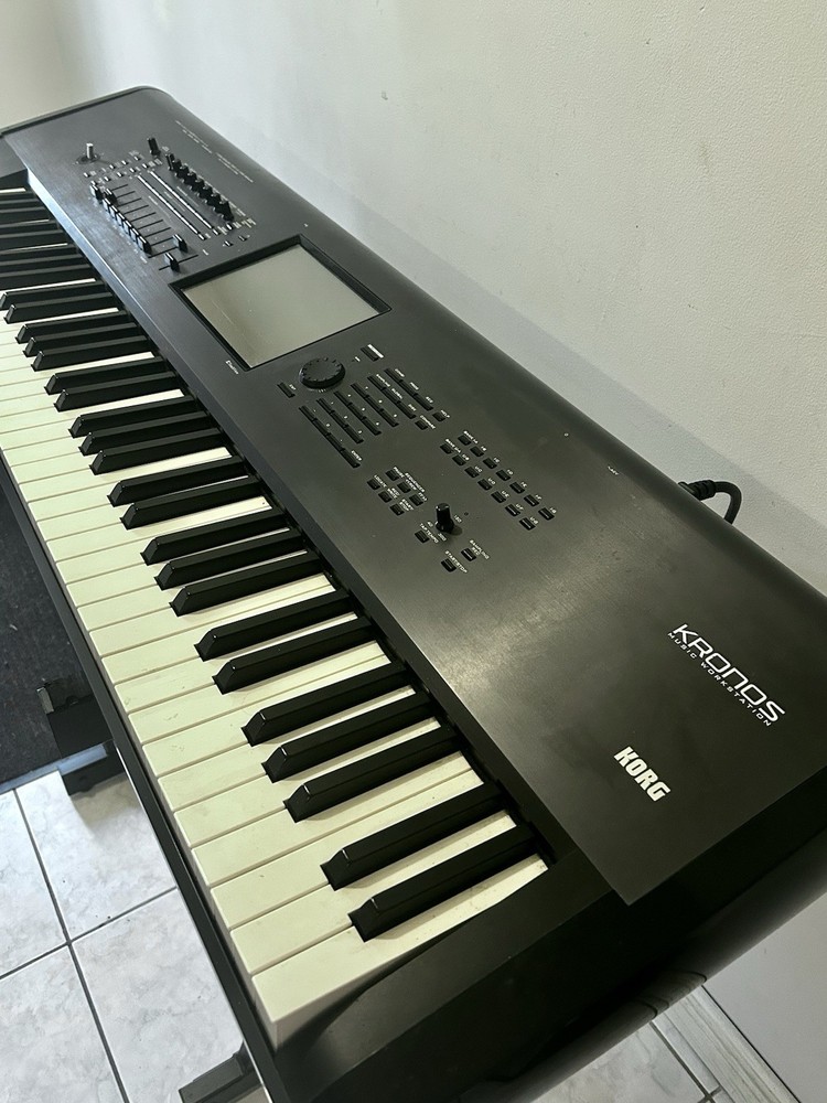 🎹 Korg Kronos Music Workstation Bundle w/ Stand & Case !!!