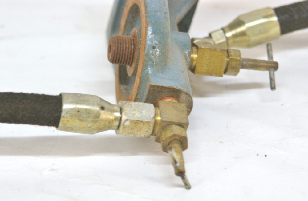 Regulator with Aeroquip Hoses 9857