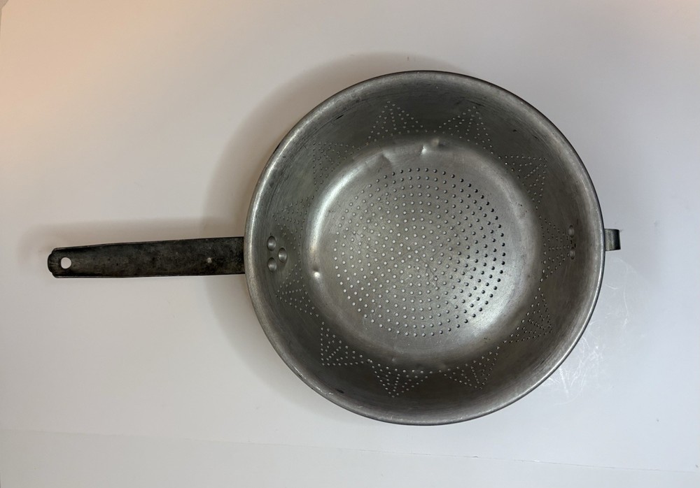 Vintage Westbend Aluminum Strainer Colander with Handle & Hook 10" Diameter