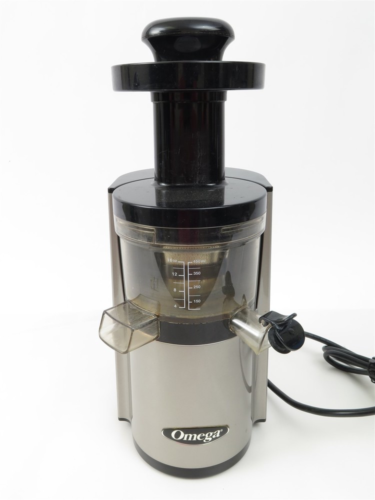 OMEGA Vertical Slow Masticating Silver Juicer - VSJ843RS