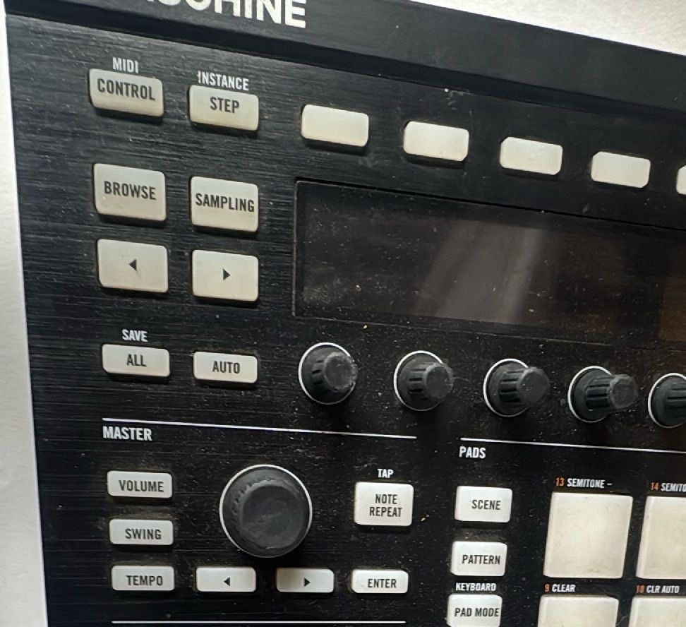 Native Instruments Maschine MK2 Black Groove Production Studio Controller