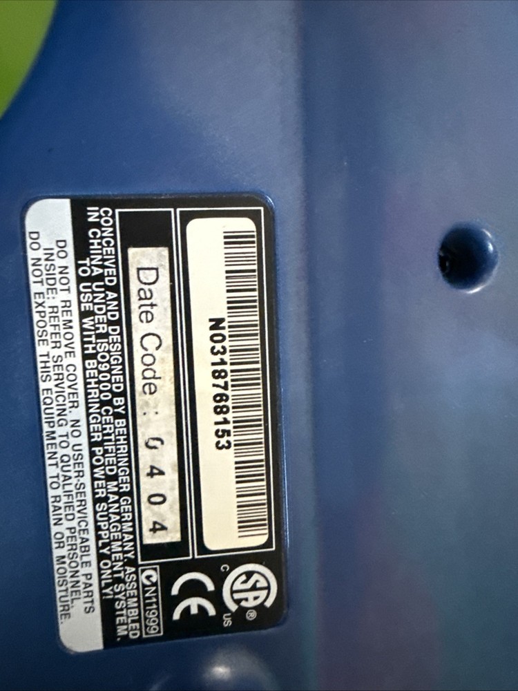 Behringer V-AMP 2 Virtual Guitar Amplifier Effects Processor w/ Footswitch & Bag