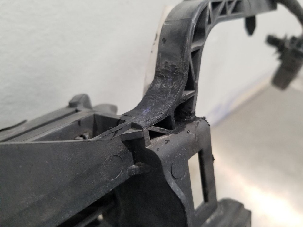 21 FORD BRONCO LOWER AIR SHUTTER 2.3L