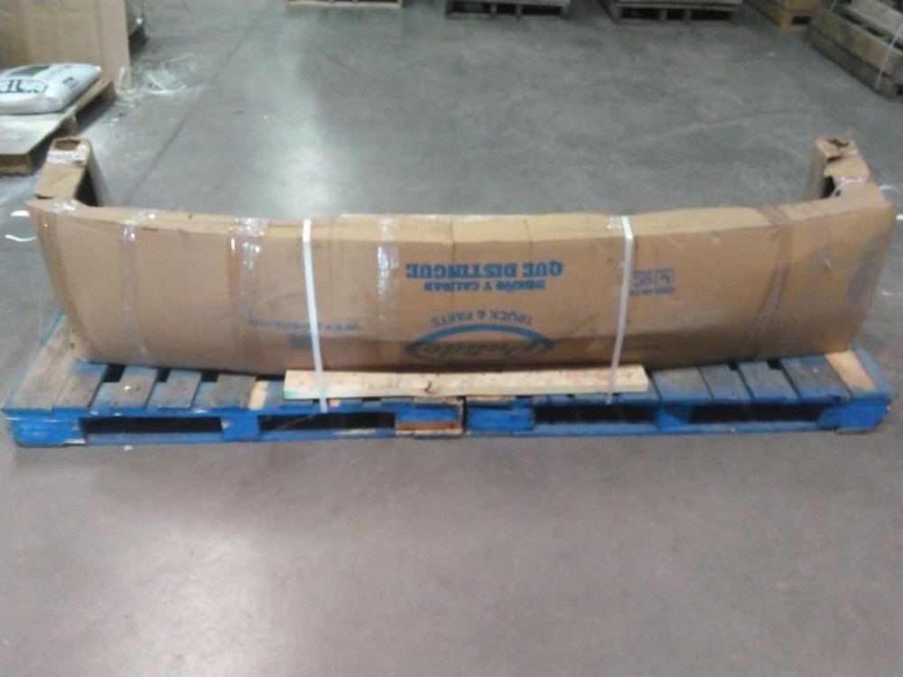 Freightliner FLD120 Bumper Assembly, Front