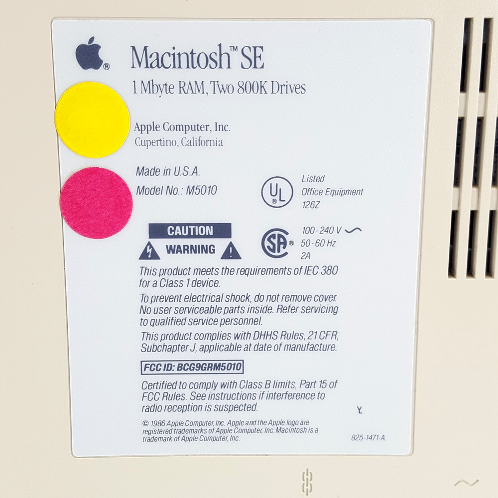 Apple, Macintosh SE M5010 computer with Keyboard, Grapler 9 Pin & Bag