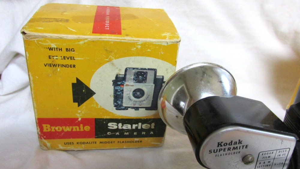 VINTAGE KODAK STARLET CAMERA w/ FLASH & BULB & BOXES FOR BOTH