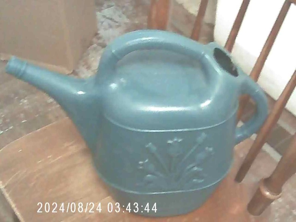 PLASTIC WATERING CAN