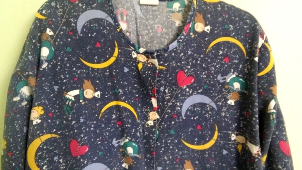 UNIQUE & GROOVY! Nurses Scrub "Nurses on the Move" Size Large