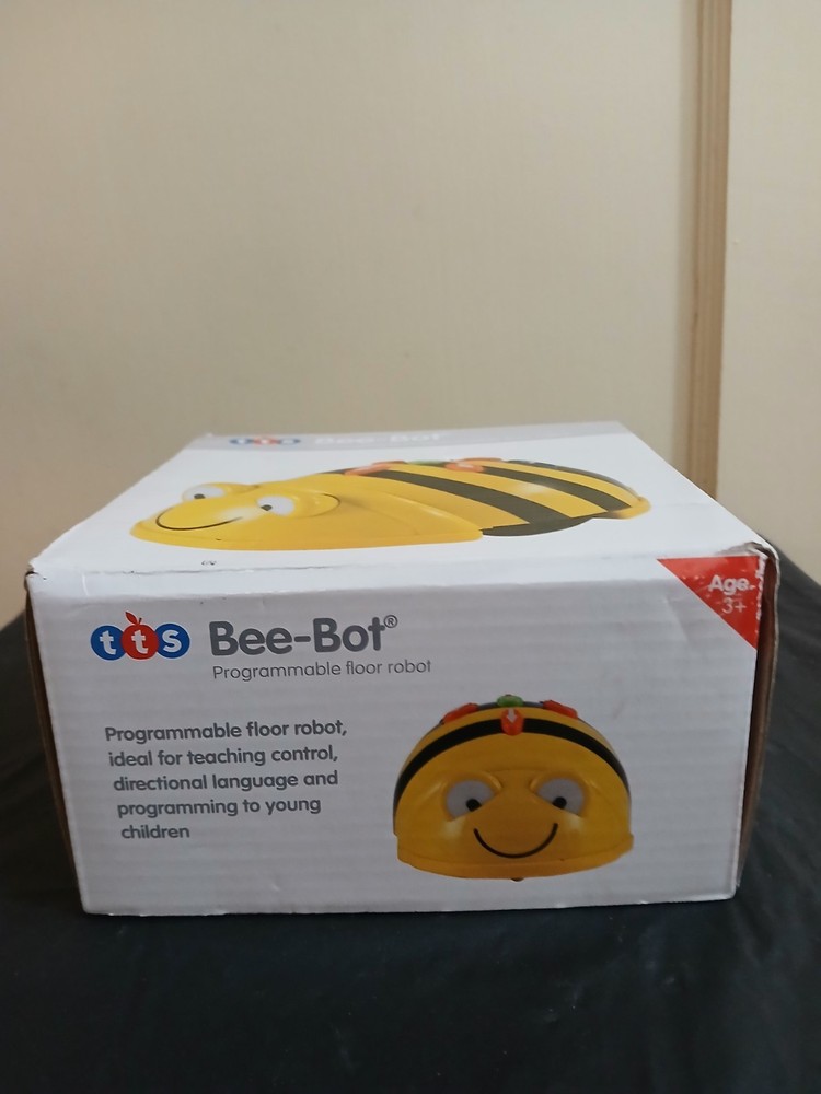 Bee-Bot Programmable Toy Robot Educational STEM Rechargeable Coding Toy IT10380
