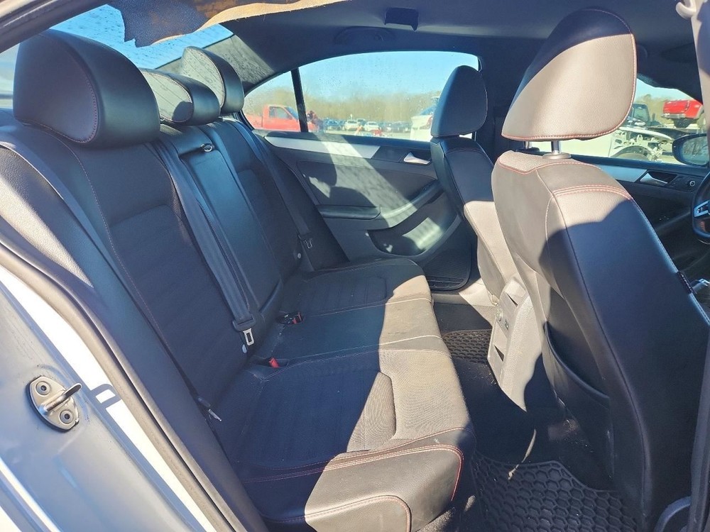 Fuse Box Engine Compartment Fits 12-22 PASSAT 5026572