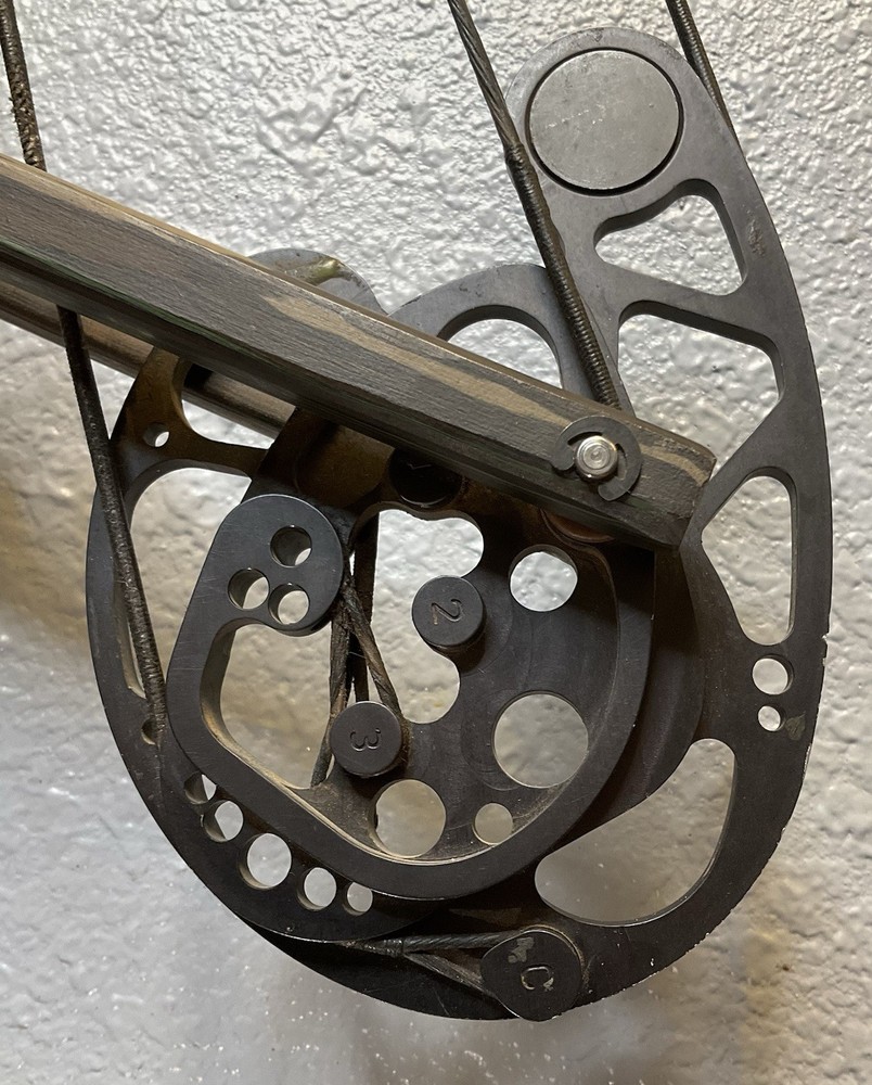 Mathews SoloCam Compound Bow LH Package Feather-Max Grip Hunting Bow