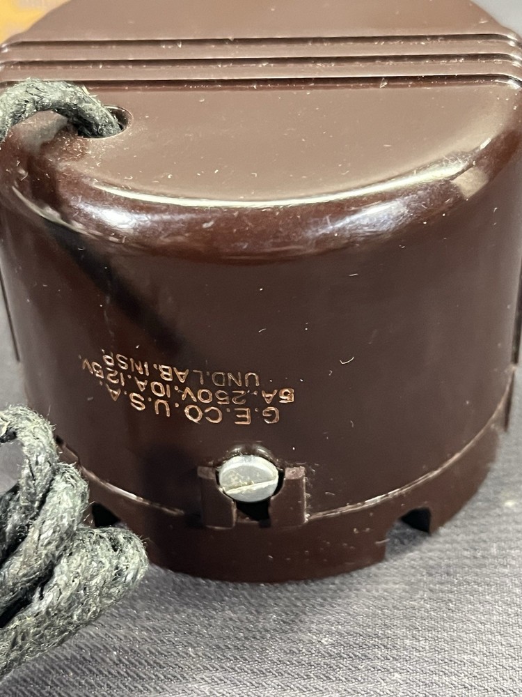 NOS NEW General Electric GE 857 Brown Textolite Surface Pull Switch Lamp Light