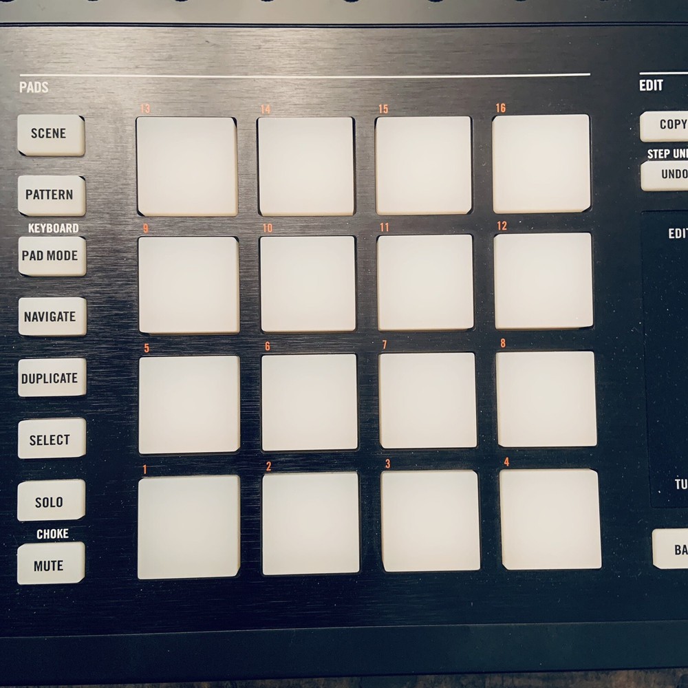 Native Instruments Maschine Studio Production & Performance MIDI Controller
