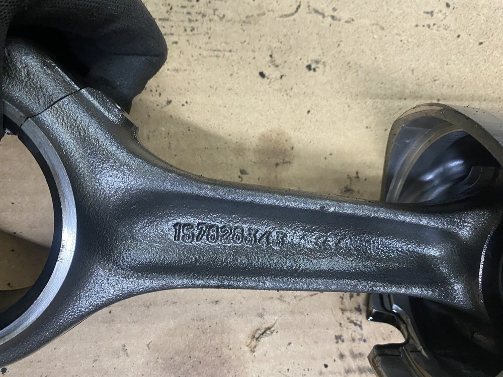 Mack E5 Piston & Connecting Rod ML6E25-26