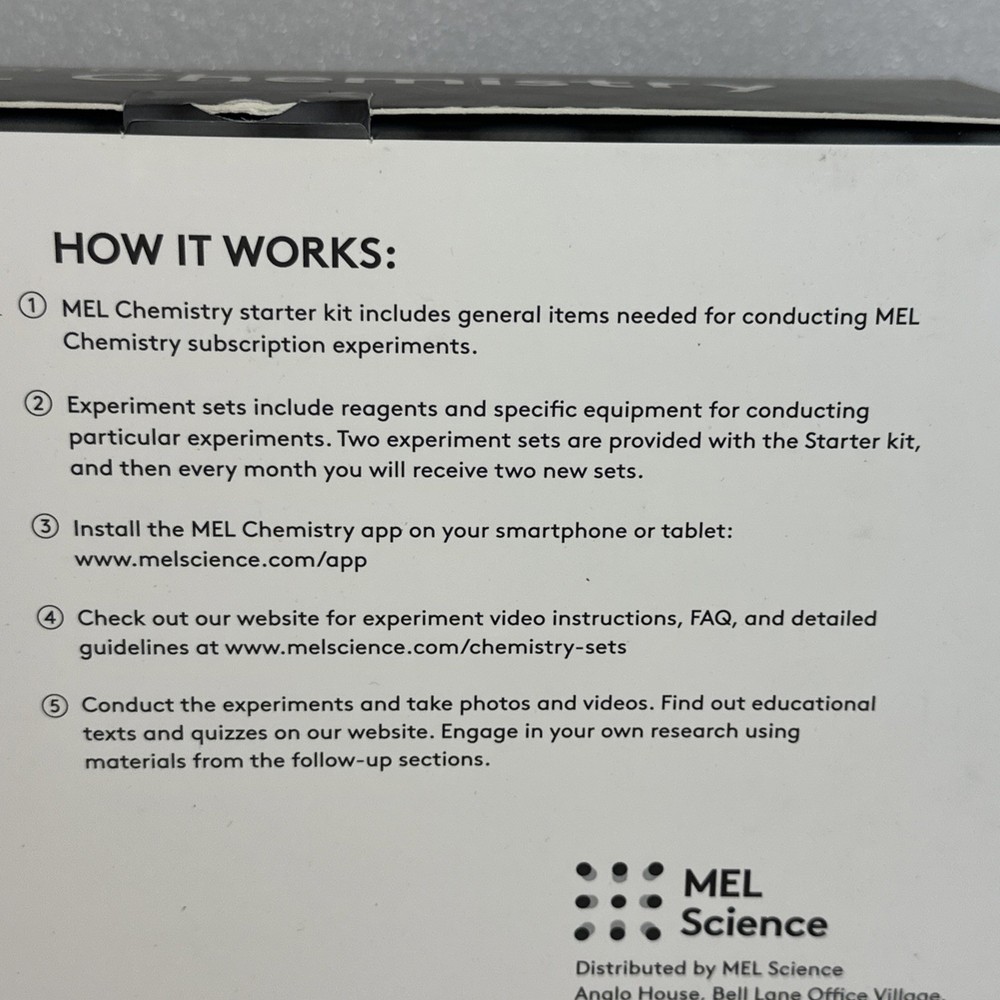 MEL Chemistry Starter Kit w/ 2 Sealed Experiments and VR Headset Science **READ*