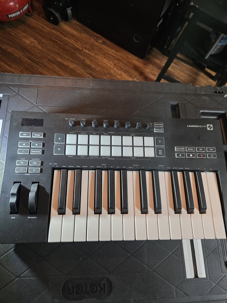 Novation Launchkey 25 MK3 Midi Keyboard Controller USB Powered