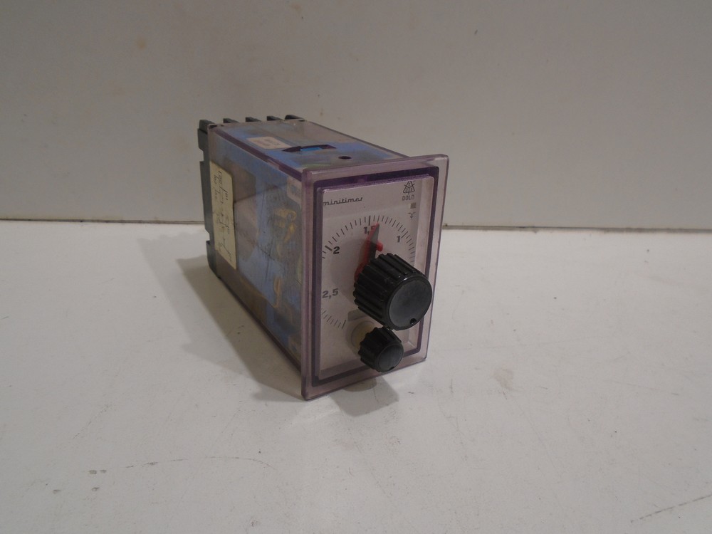 DOLD 7666.21/031 DELAY TIMER RELAY 1110V