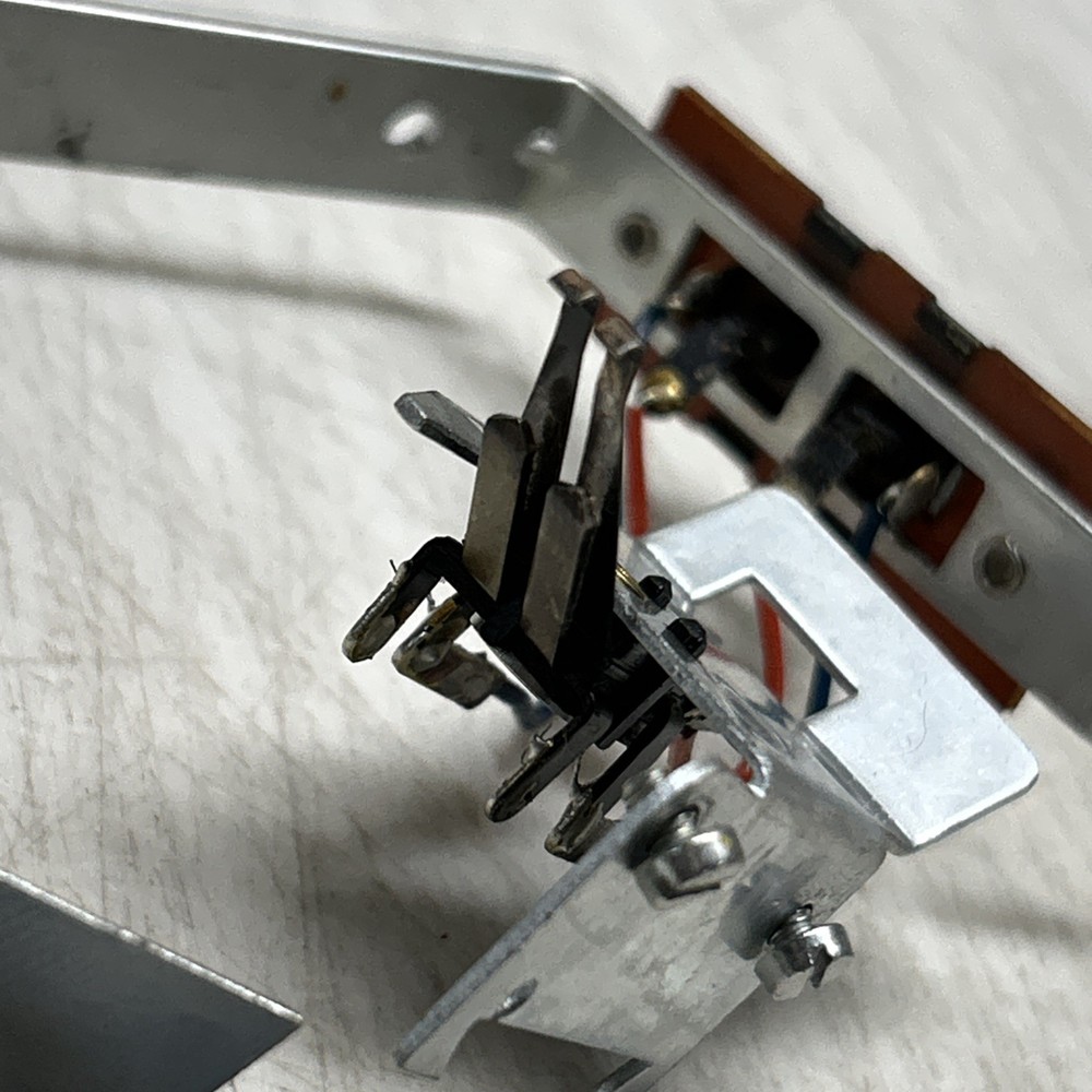 Dual 1015 RCA Output Jacks Muting Switch