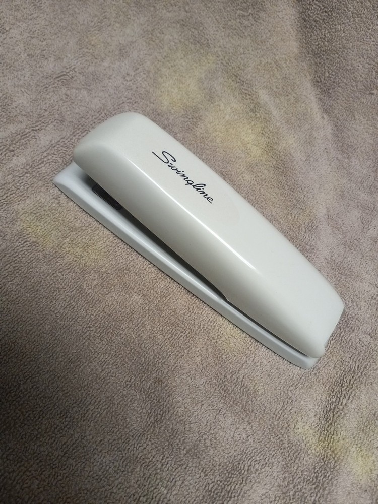 Swingline Desktop Stapler Model 646 - Off White - With Staples
