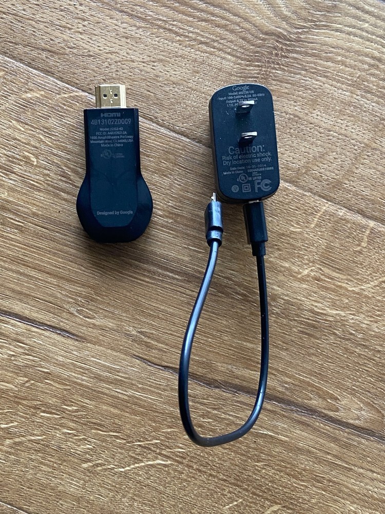 Google Chromcast H2G2-42 w/cable+power adapter Excellent