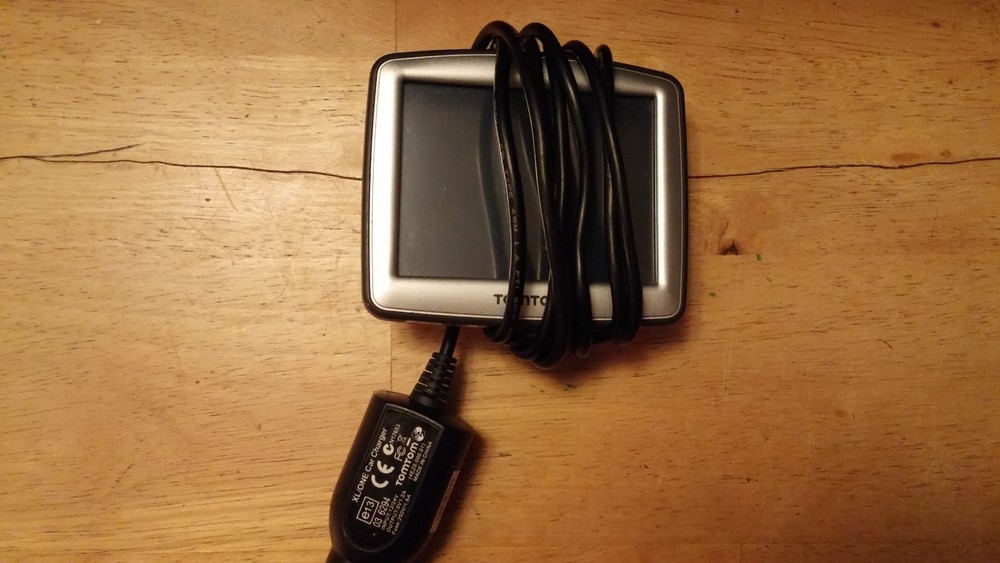 TOMTOM N14644 GPS NAVIGATION unit