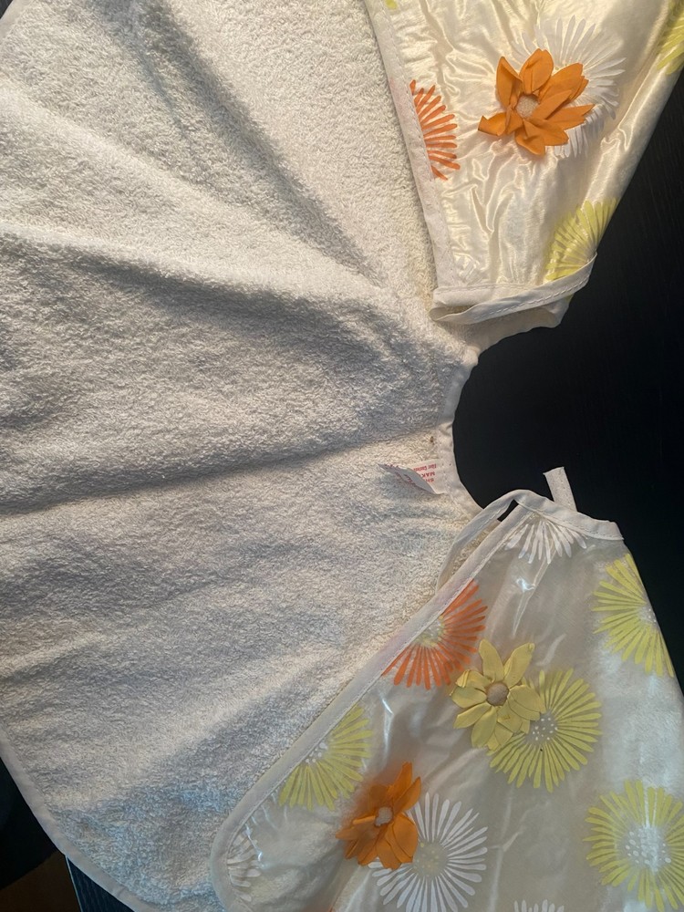 Vintage Make Up Cape - Shasta Daisy
