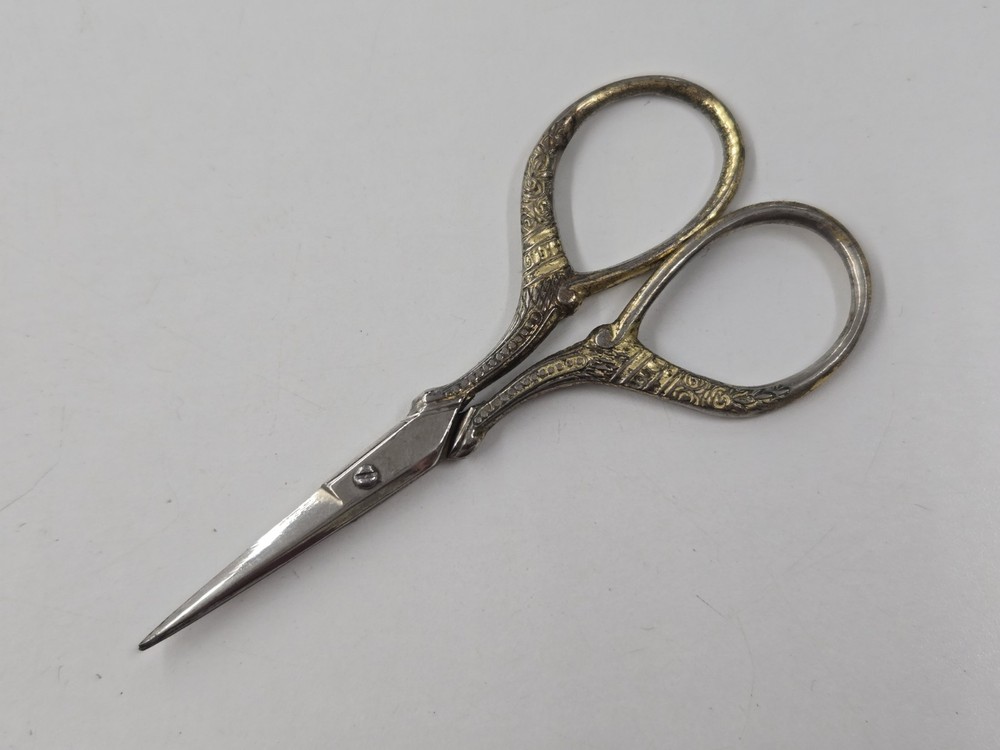 Vintage ORNATE HANDLE Sewing Scissors. Unbranded. Good Usable Condition