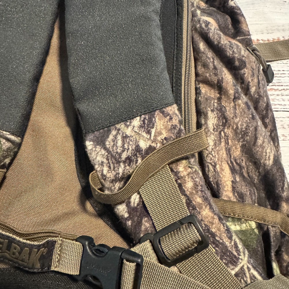 (TORN STRAP) Camelback Maximum Gear Motherlode Backpack Camouflage Hunting