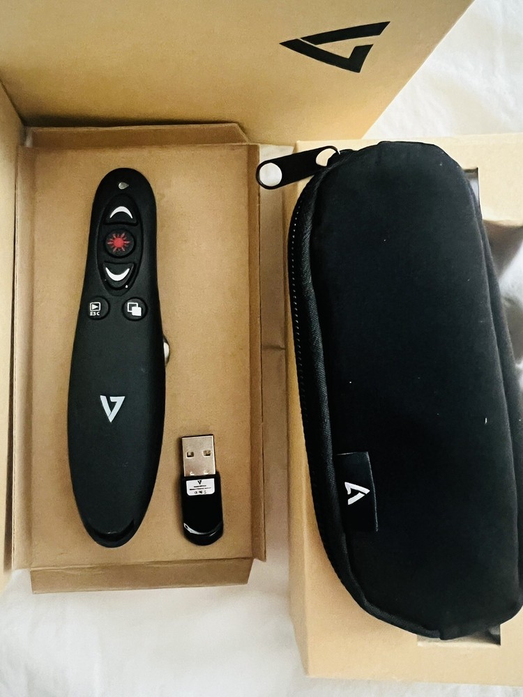 V7 WP1000-24G Professional Wireless Presenter with Laser Pointer and microS