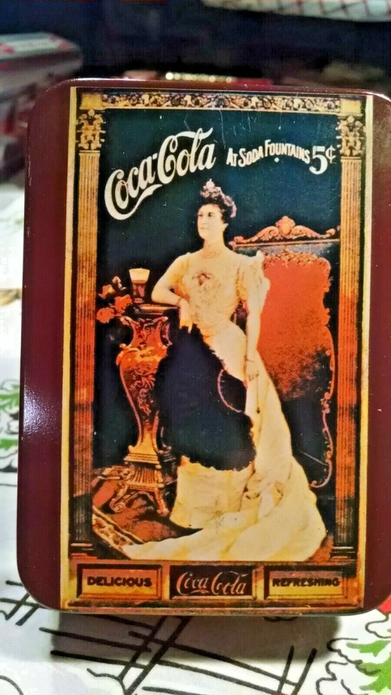 5 Cent Coca-Cola Compact Tin-Sophisticated Lady Theme